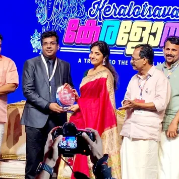 Dubai Keralolsavam Award From Methil Devika (Cine Artist) 2024